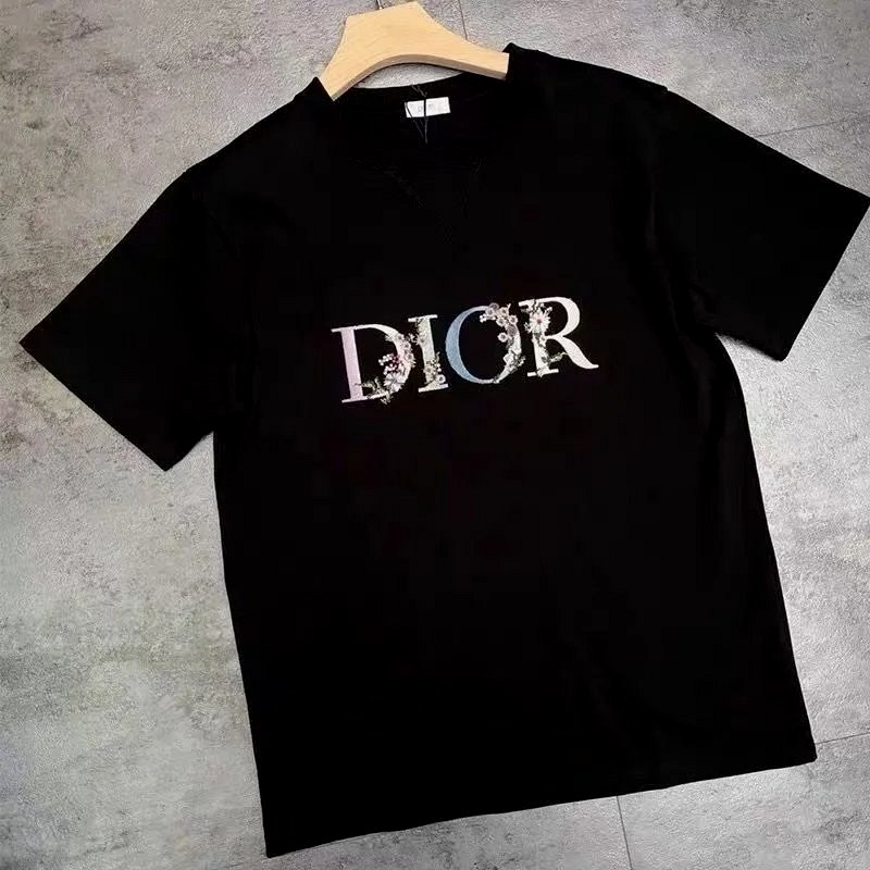 Dior Black Distressed-Logo Tee Review: Three 30 °C Washes, a 1.1 cm Length Loss and No Chest Number on the Chart at $4.33